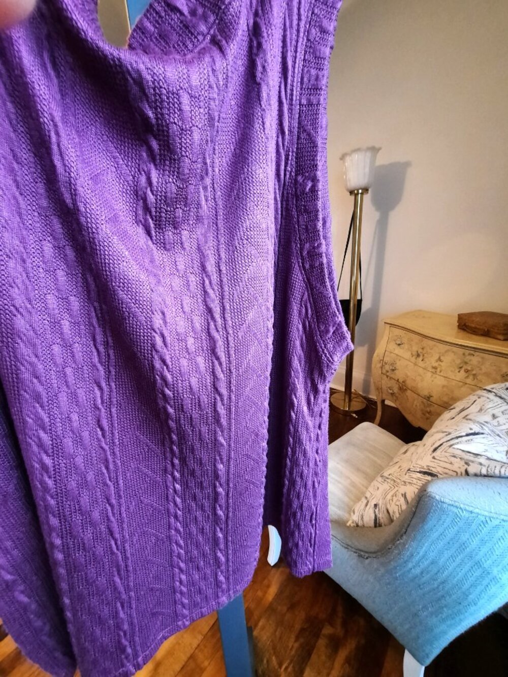 Purple deep v-neck midweight cable-knit vest, long side slits - Picture 5 of 6